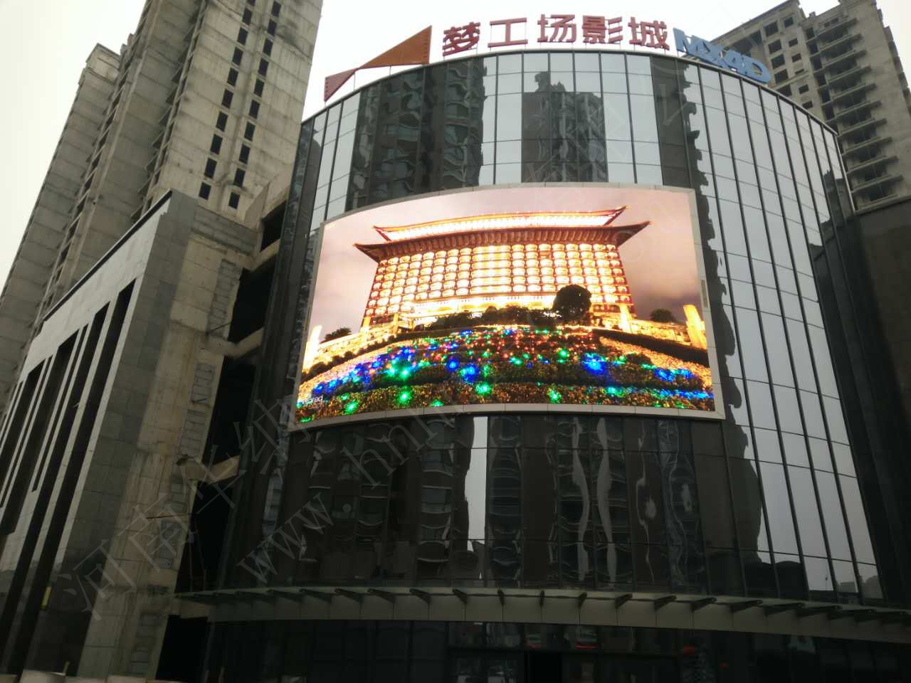 如何計(jì)算弧形LED顯示屏弧長、弦長和弦高